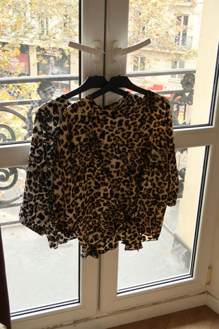 Blus guldfärgad leopard
