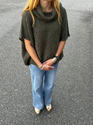 Alpaca poncho Alexandra