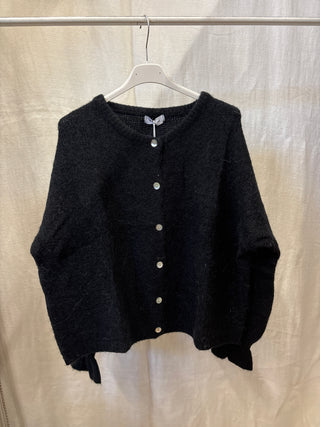 Alpacka stickad jacka Rosa med volangärmar