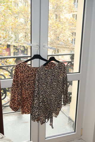 Blus guldfärgad leopard