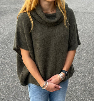 Alpaca poncho Alexandra