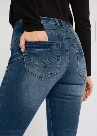 JEANS AMELIÉ SLIM (avsmalnande)