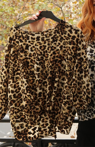 Blus guldfärgad leopard