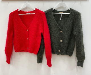 Mohairneuletakki napeilla