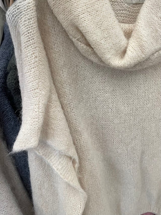 Alpaca poncho Alexandra