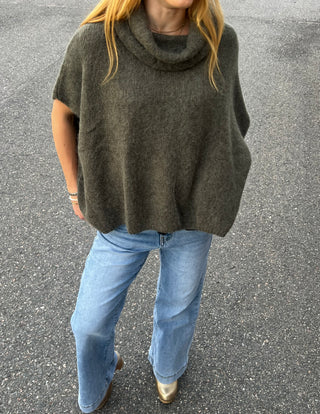 Alpaca poncho Alexandra