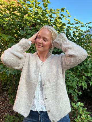 Alpacka stickad jacka Rosa med volangärmar