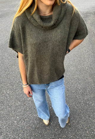 Alpaca poncho Alexandra