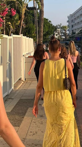 Spetsklänning glödande