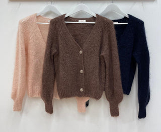 Mohairneuletakki napeilla